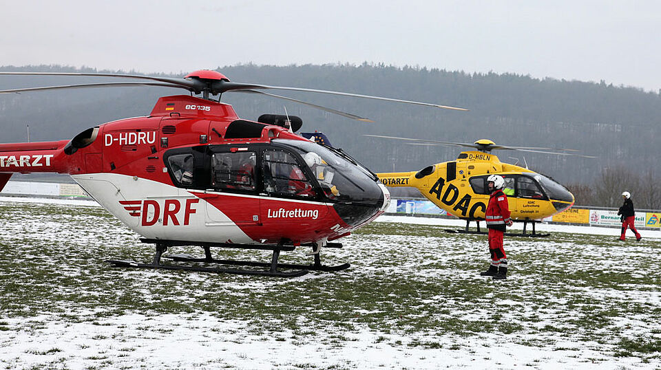 Hausbewohner aus akuter Lebensgefahr gerettet: Sieben Menschen mit Kohlenmonoxid-Vergiftung in Krankenhäuser eingeliefert. Vermuteter Defekt an einer Ölheizung sorgt für Großeinsatz des Rettungsdienstes. (Foto: Michael Will / BRK)