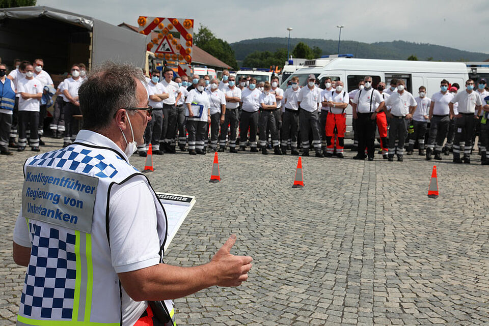 Rund 150 ehrenamtliche Helferinnen und Helfer sind mit dem Hilfeleistungskontingent Unterfranken im Einsatz. (Foto: Michael Will / BRK)