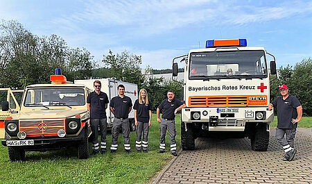 Fünf Mitglieder der BRK-Bereitschaft Memmelsdorf waren von Montag bis Donnerstag mit zwei Fahrzeugen im Hochwasser-Katastrophengebiet im Einsatz. Das Bild zeigt (von links): Bastian Döhler, Benedikt Reubel, Madeleine Aßfalg sowie die beiden Bereitschaftsleiter Dieter Kirstner und Alex Toni. (Foto: BRK)